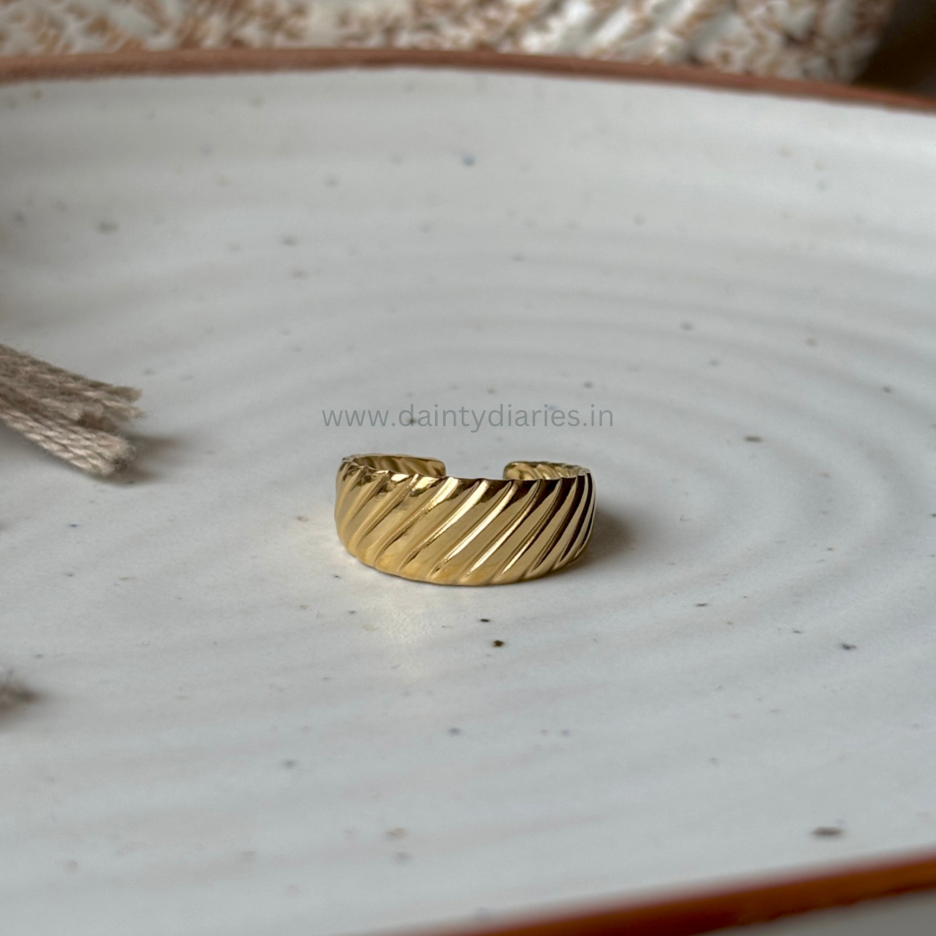 Melissa ring- Adjustable size