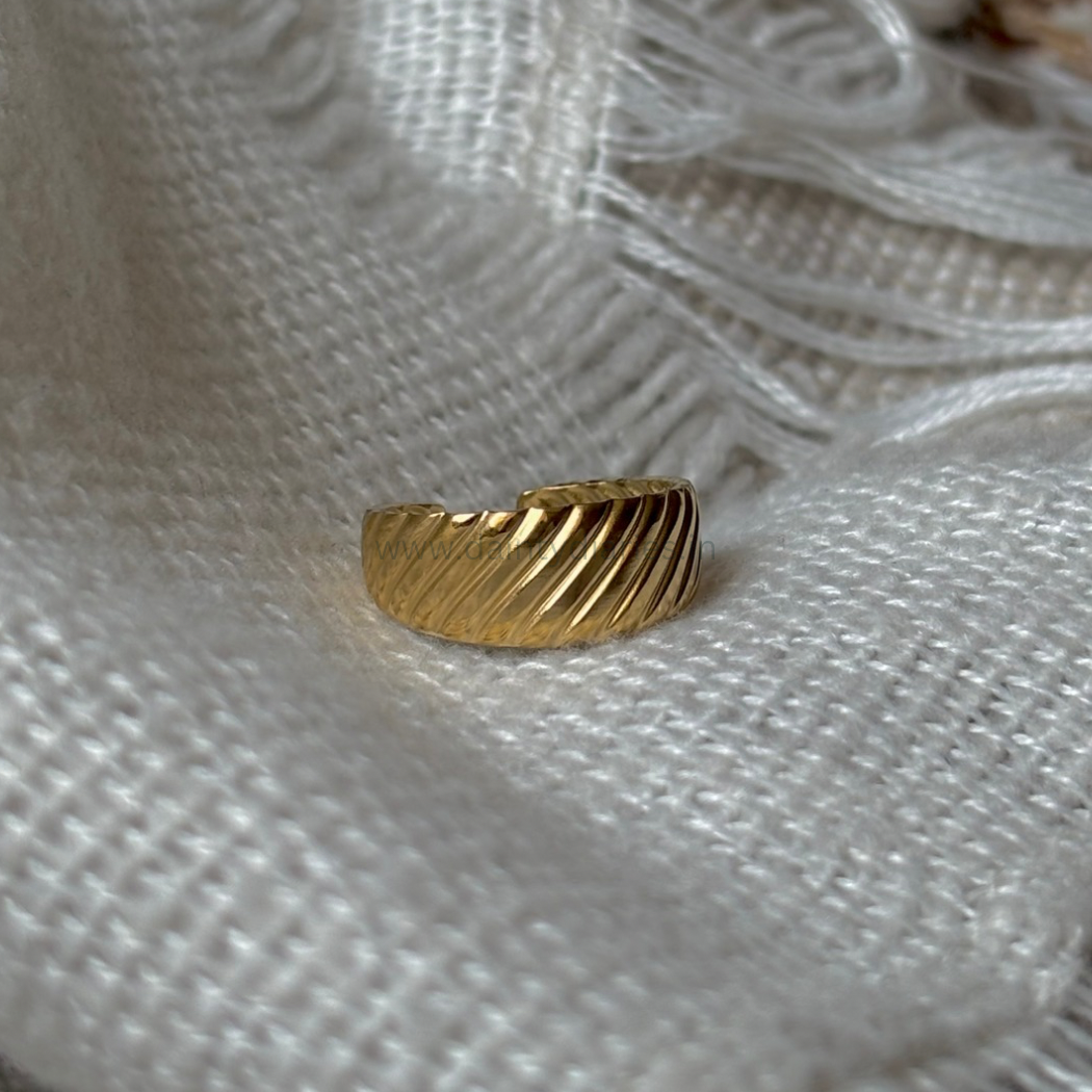 Melissa ring- Adjustable size