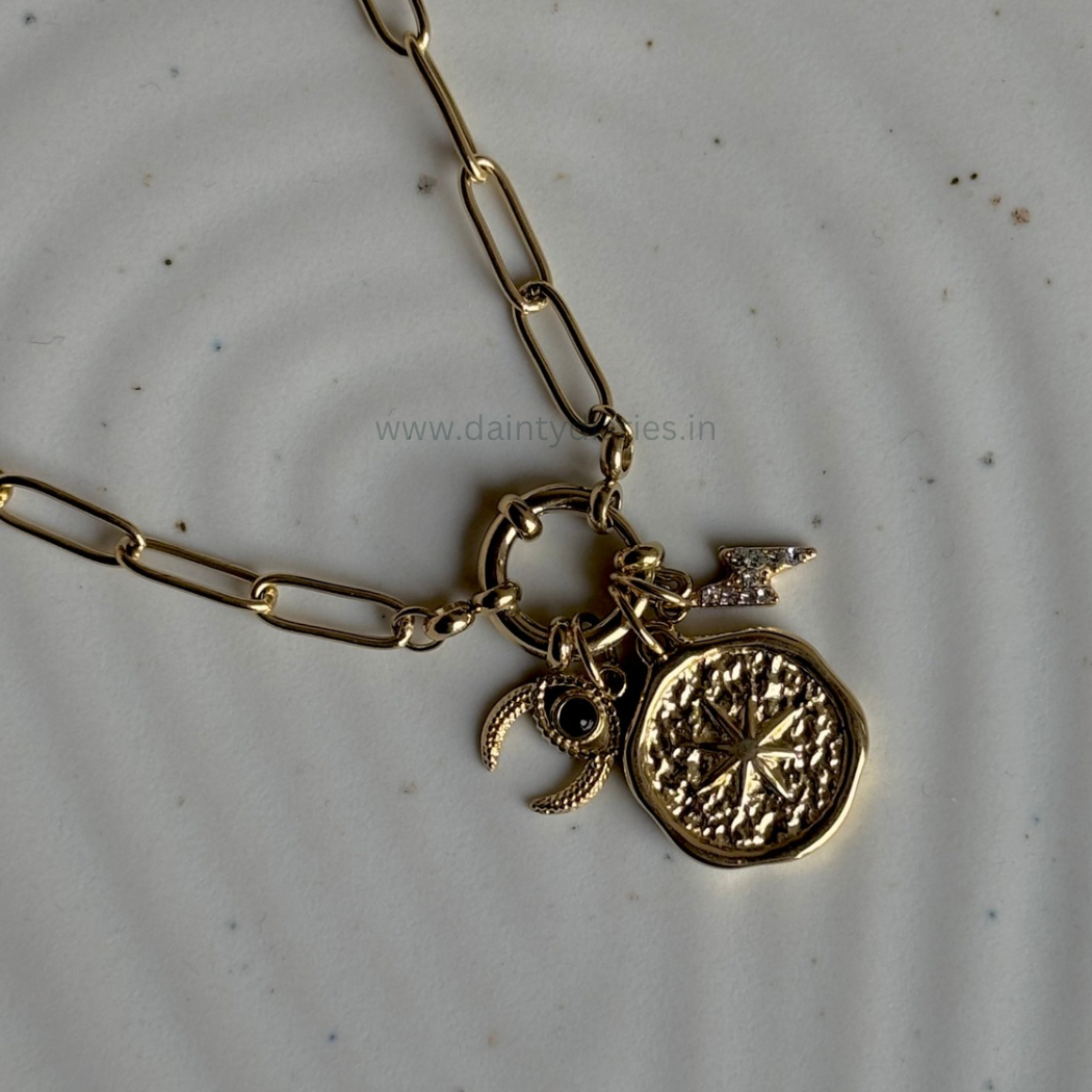 Estra Charm Necklace