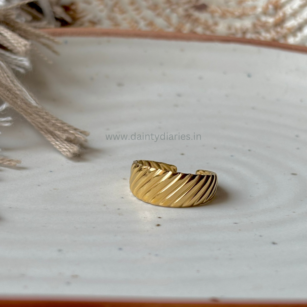 Melissa ring- Adjustable size
