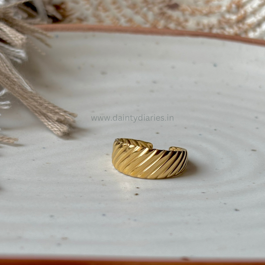 Melissa ring- Adjustable size